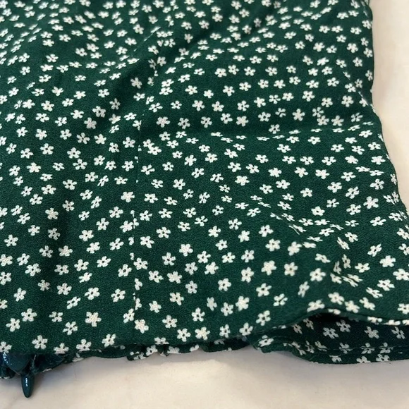 Reformation Meyer top in  Color Green Wyoming‎ - Picture 4 of 10